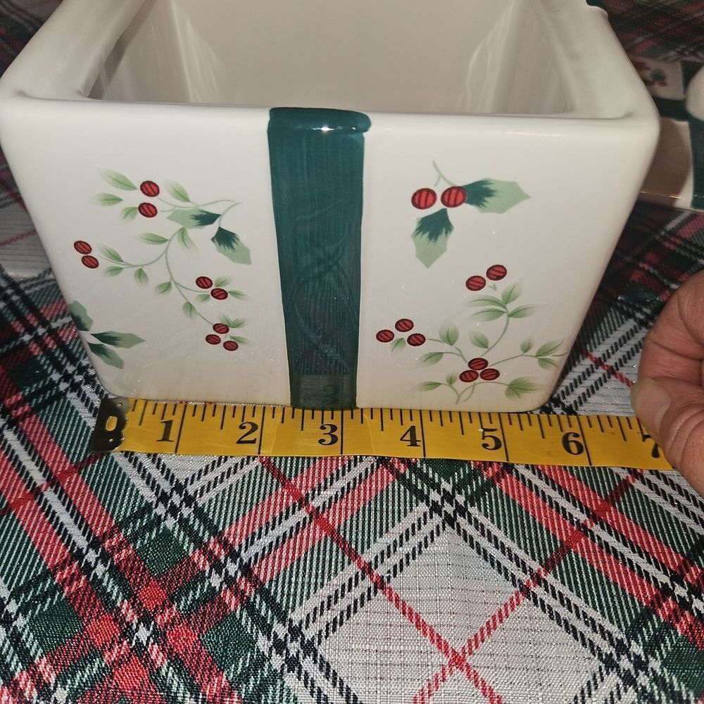 Pfaltzgraff Winterberry Festive Ceramic Treat Jar - Picture 5 of 7